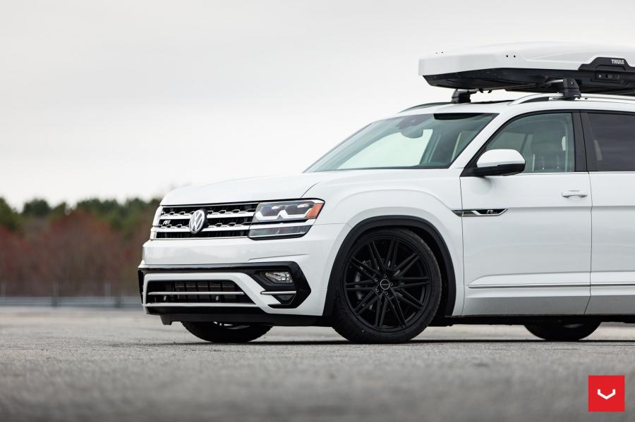 Детали экстерьера Volkswagen Atlas R-Line on Vossen Wheels (CV10) 2019 года  (фото 3 из 53)